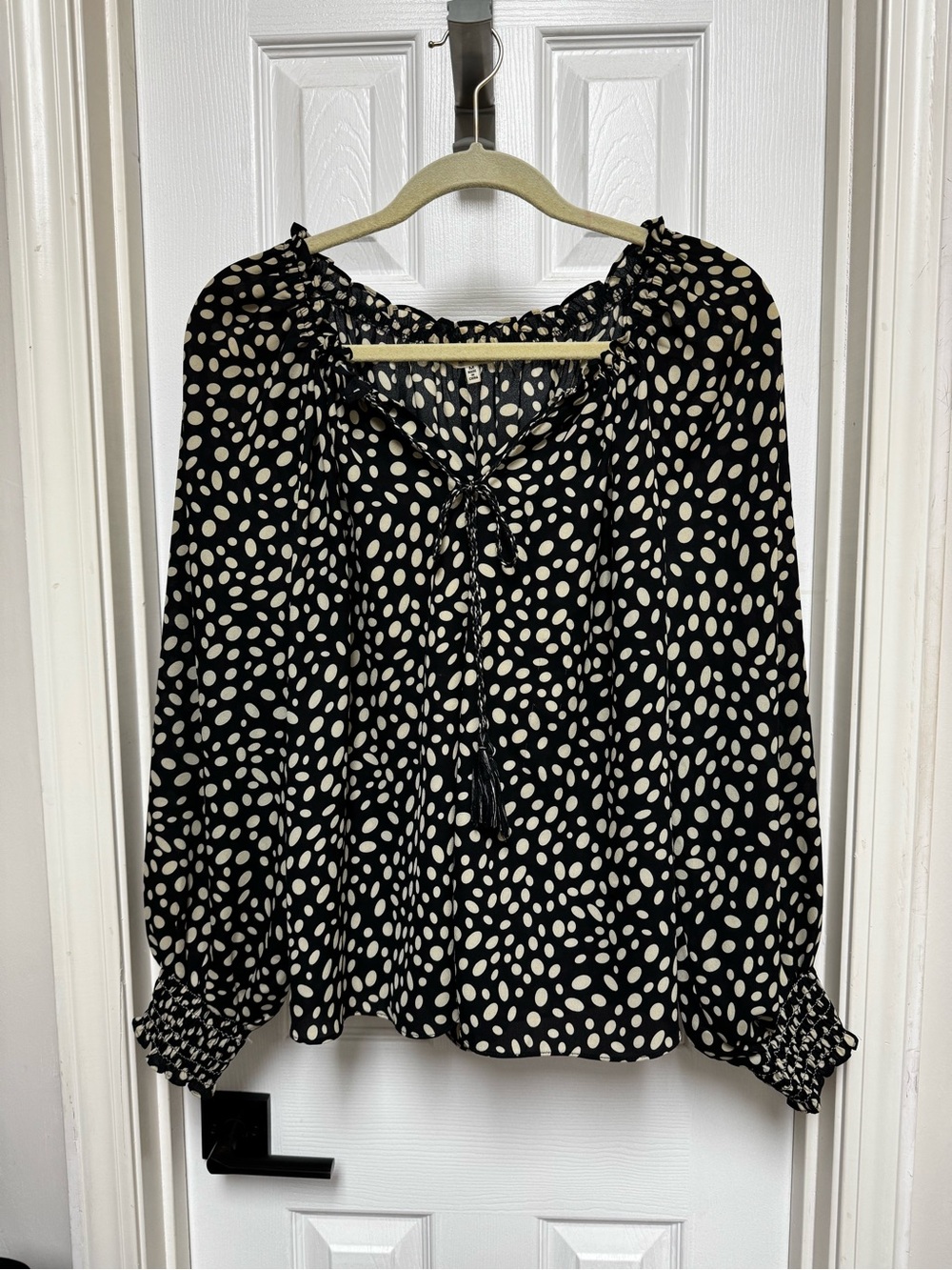 Black & Ivory Polka Dot Peasant Blouse Size M Boho Smocked Cuff Tie Neck Top